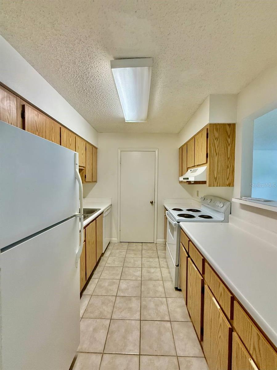 STONE CREEK POINTE A CONDOMINI - Residential Lease