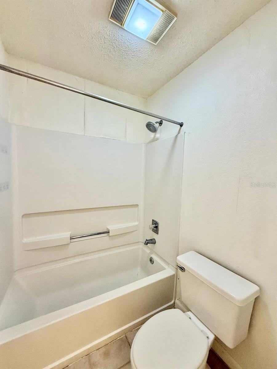 STONE CREEK POINTE A CONDOMINI - Residential Lease