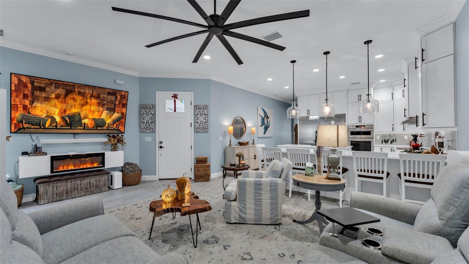 BAY LAKE RESIDENCE - Residential