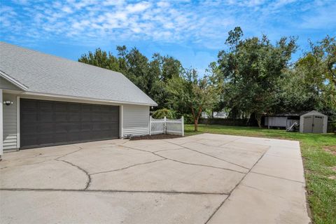 A home in WINTER HAVEN