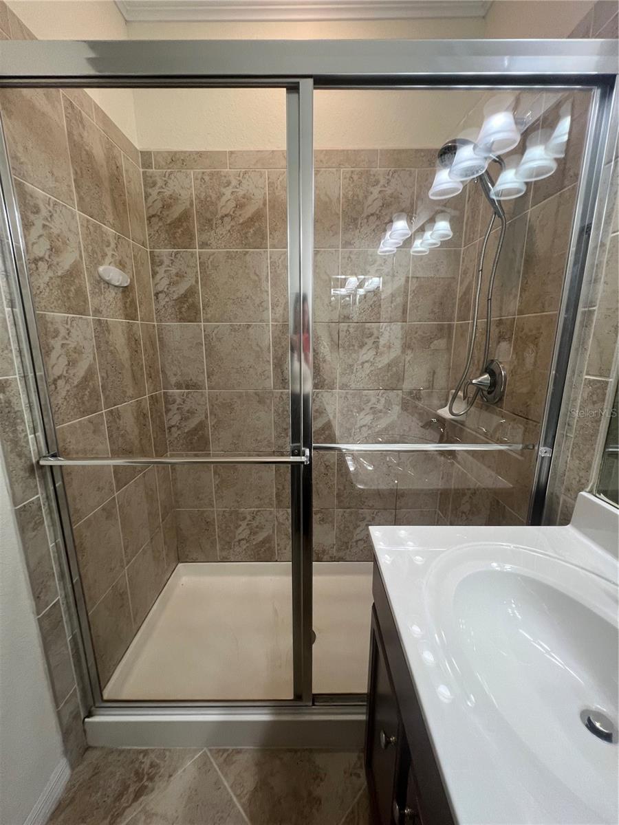 GRAN PARADISO TWNHMS 1B - Residential Lease