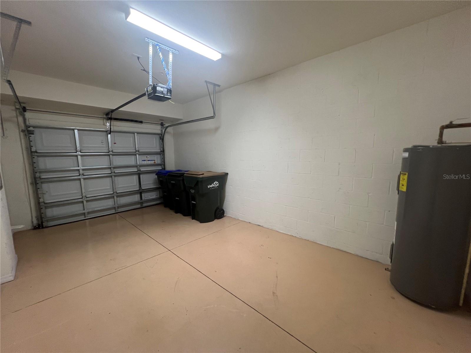 GRAN PARADISO TWNHMS 1B - Residential Lease