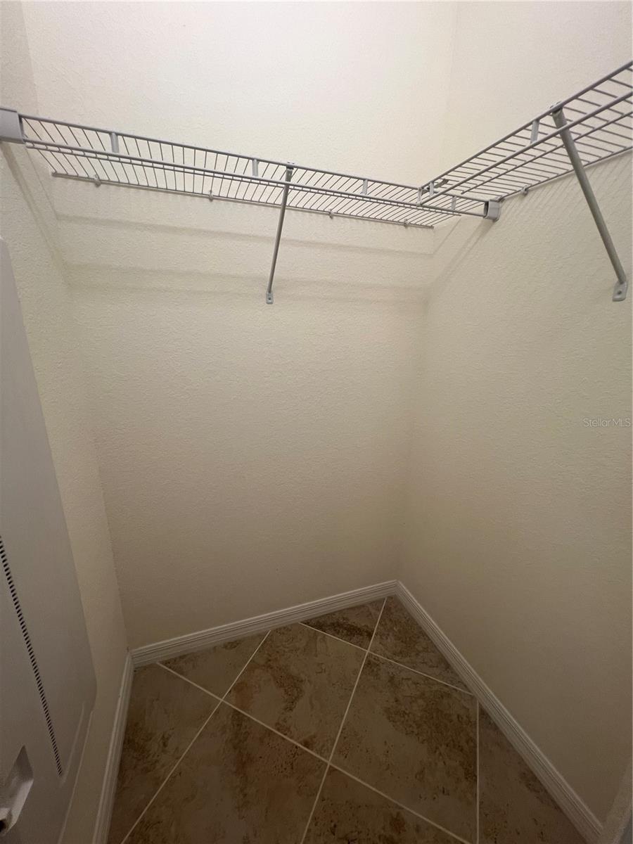 GRAN PARADISO TWNHMS 1B - Residential Lease