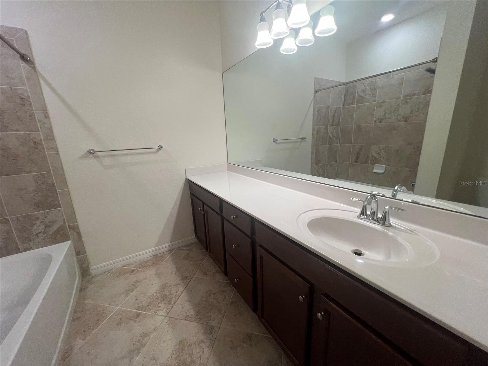 GRAN PARADISO TWNHMS 1B - Residential Lease