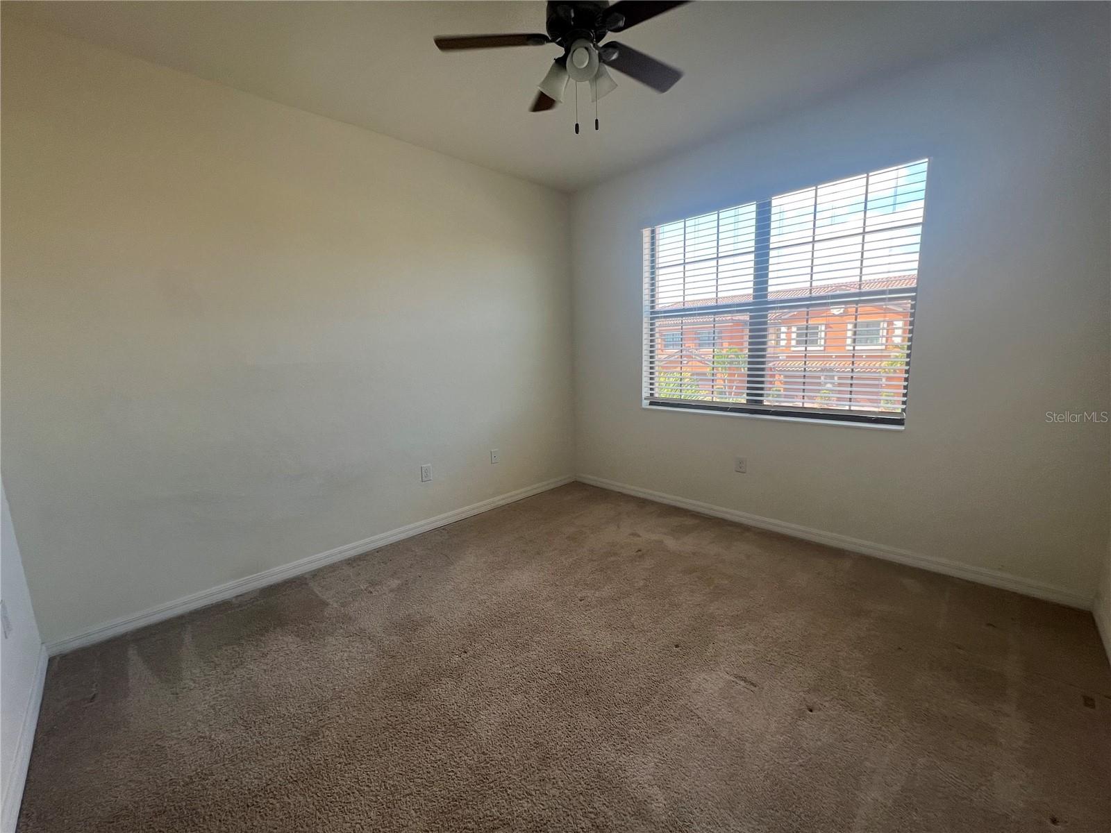 GRAN PARADISO TWNHMS 1B - Residential Lease