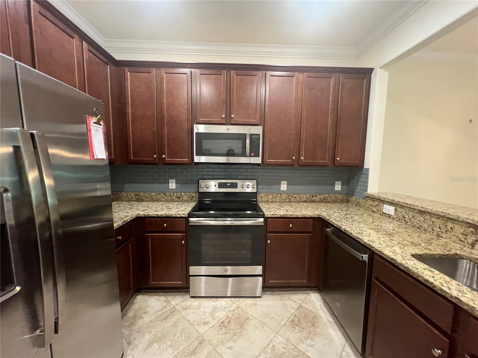 GRAN PARADISO TWNHMS 1B - Residential Lease