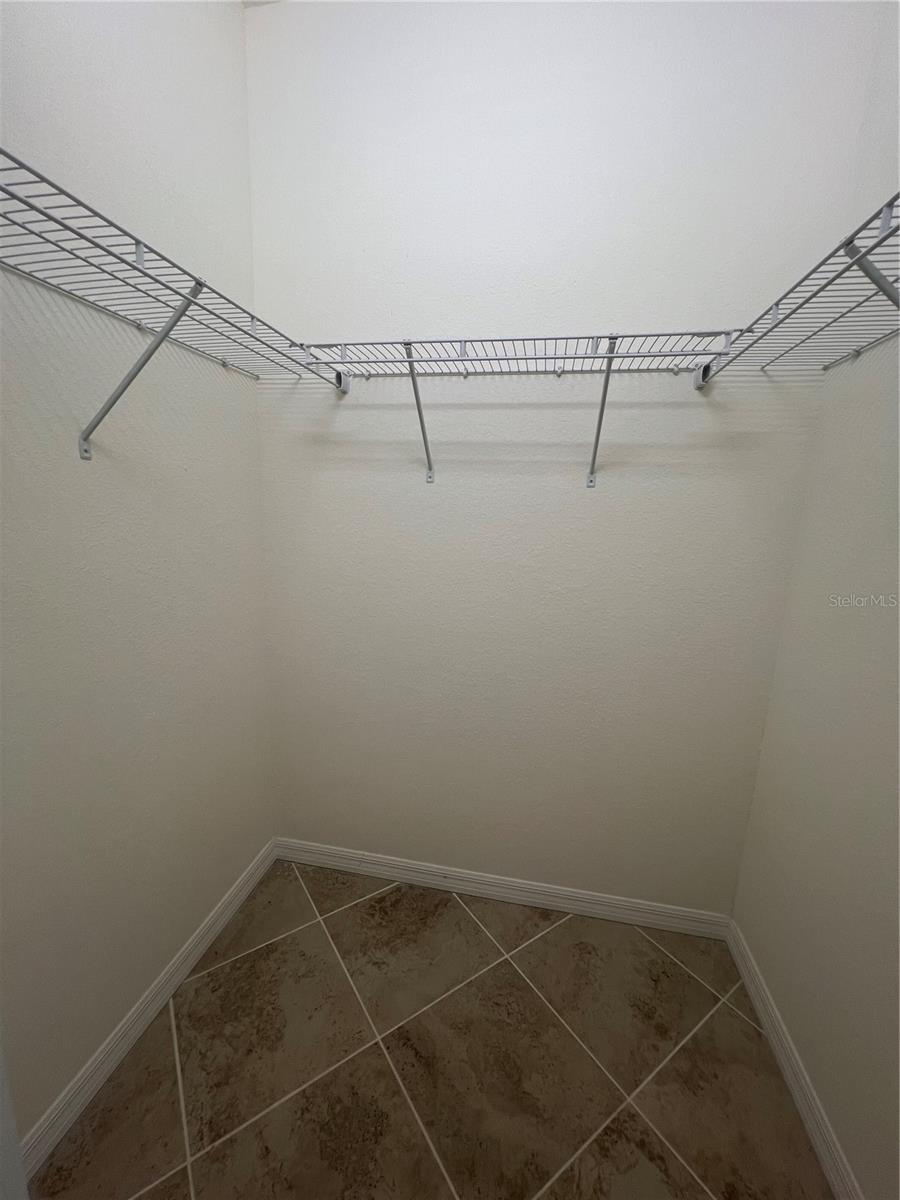 GRAN PARADISO TWNHMS 1B - Residential Lease