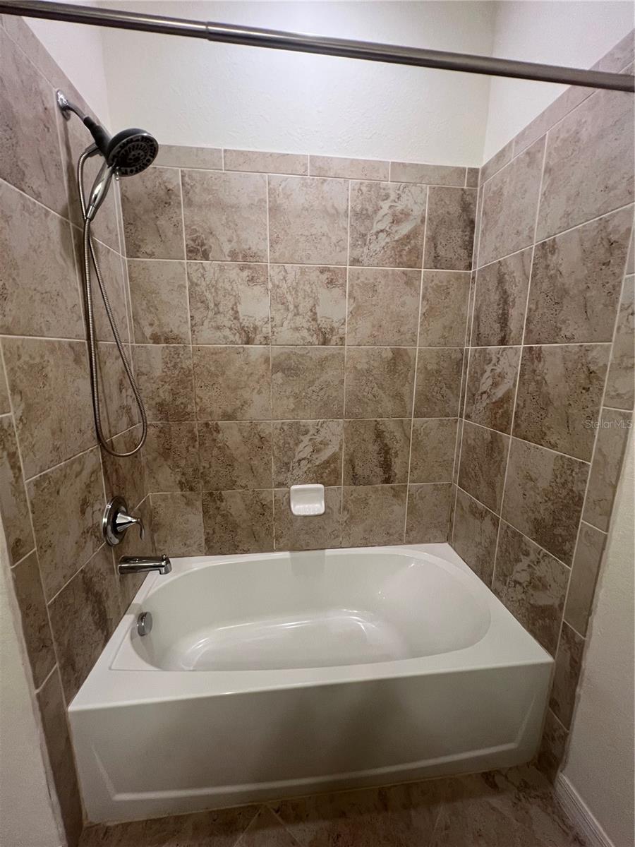 GRAN PARADISO TWNHMS 1B - Residential Lease