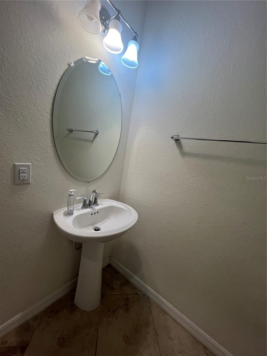 GRAN PARADISO TWNHMS 1B - Residential Lease