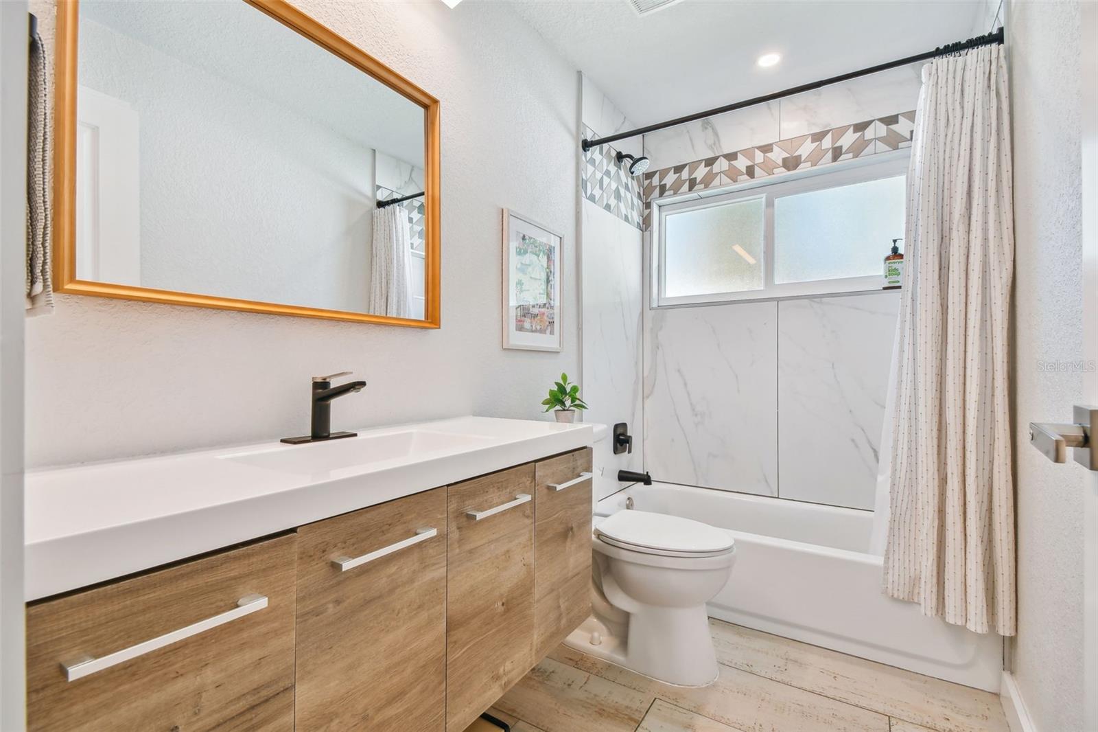 BROADWATER - Residential