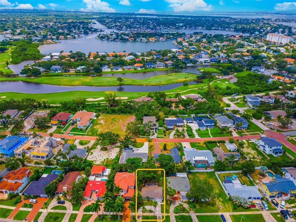 Photo of 910 Snell Isle Boulevard NE, St Petersburg, FL 33704 (MLS # TB8527063)