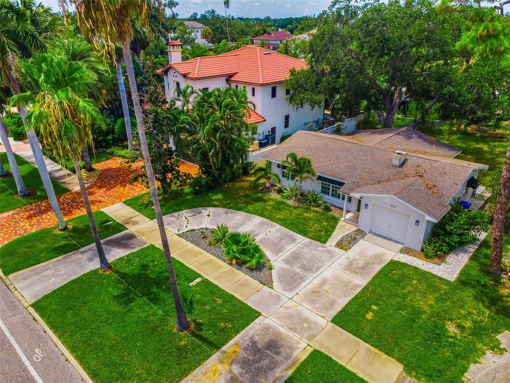 Photo of 910 Snell Isle Boulevard NE, St Petersburg, FL 33704 (MLS # TB8527063)