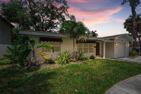 Photo of 910 Snell Isle Boulevard NE, St Petersburg, FL 33704 (MLS # TB8527063)