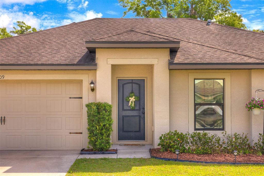 Photo of 309 Southern Winds Boulevard, Deland, FL 32720 (MLS # V4948177)