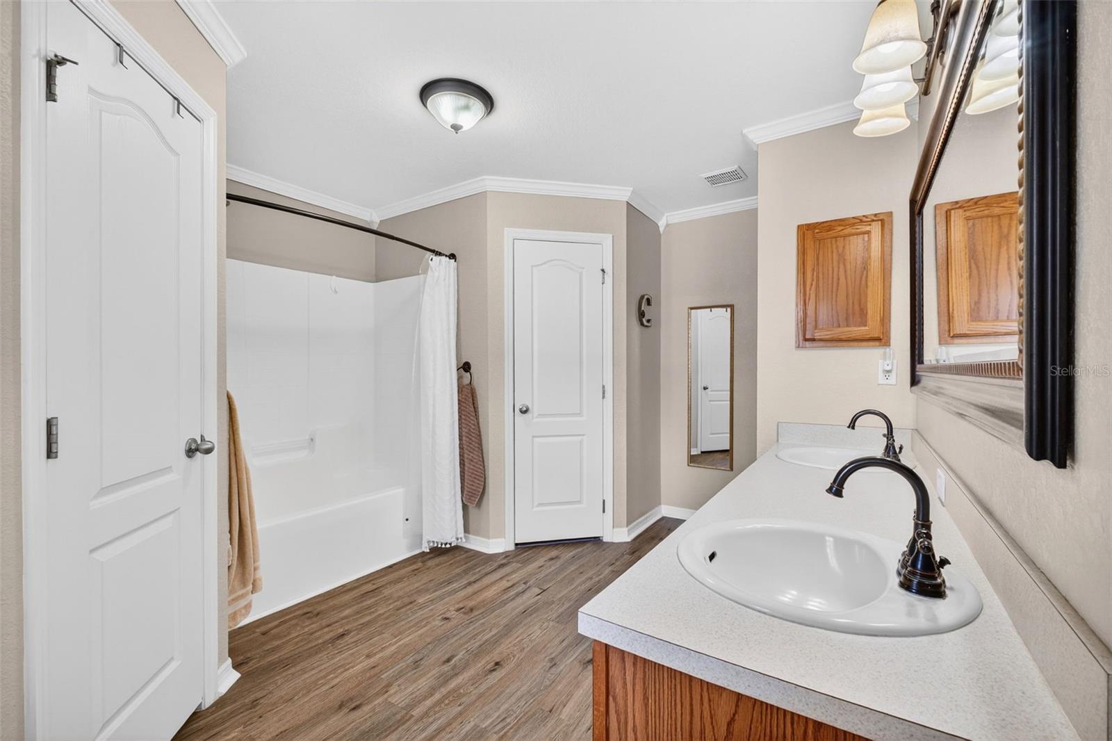 HUNTERS CROSSING PH 01 - Residential