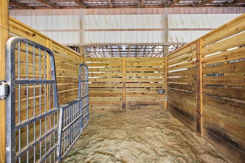 Tiny photo for 10532 SW 27th Avenue, Ocala, FL 34476 (MLS # OM717160)