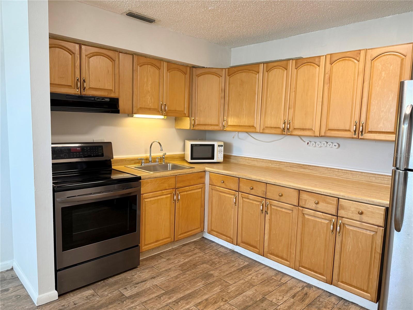 WESTCHESTER MANOR A CONDOMINIU - Residential Lease