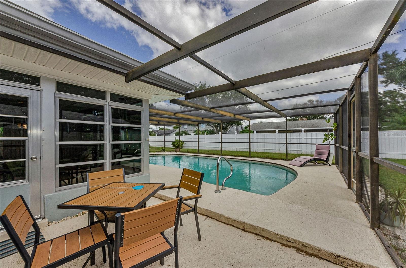 LAKESIDE TERRACE 1ST ADD - Residential Lease