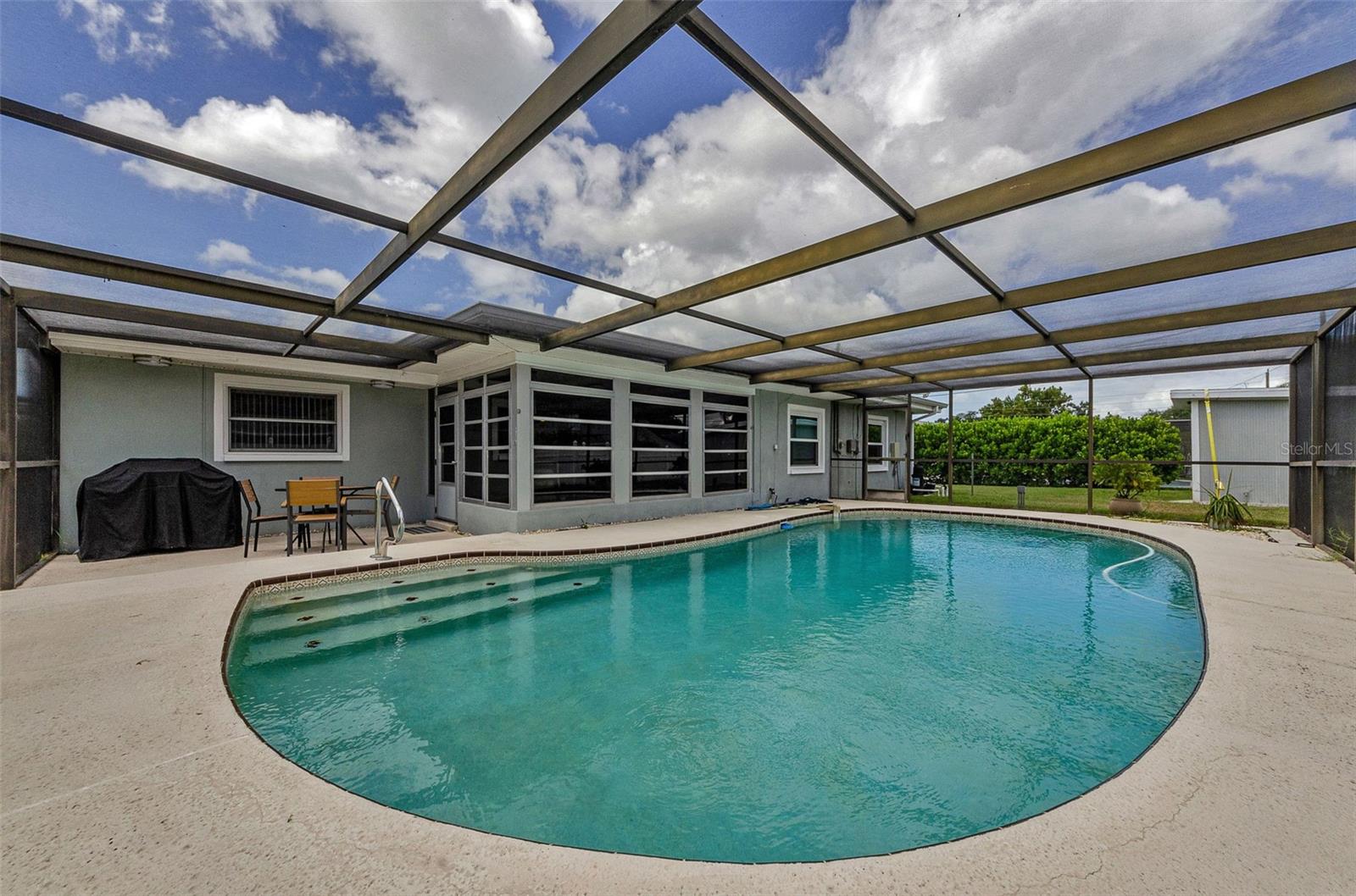 LAKESIDE TERRACE 1ST ADD - Residential Lease