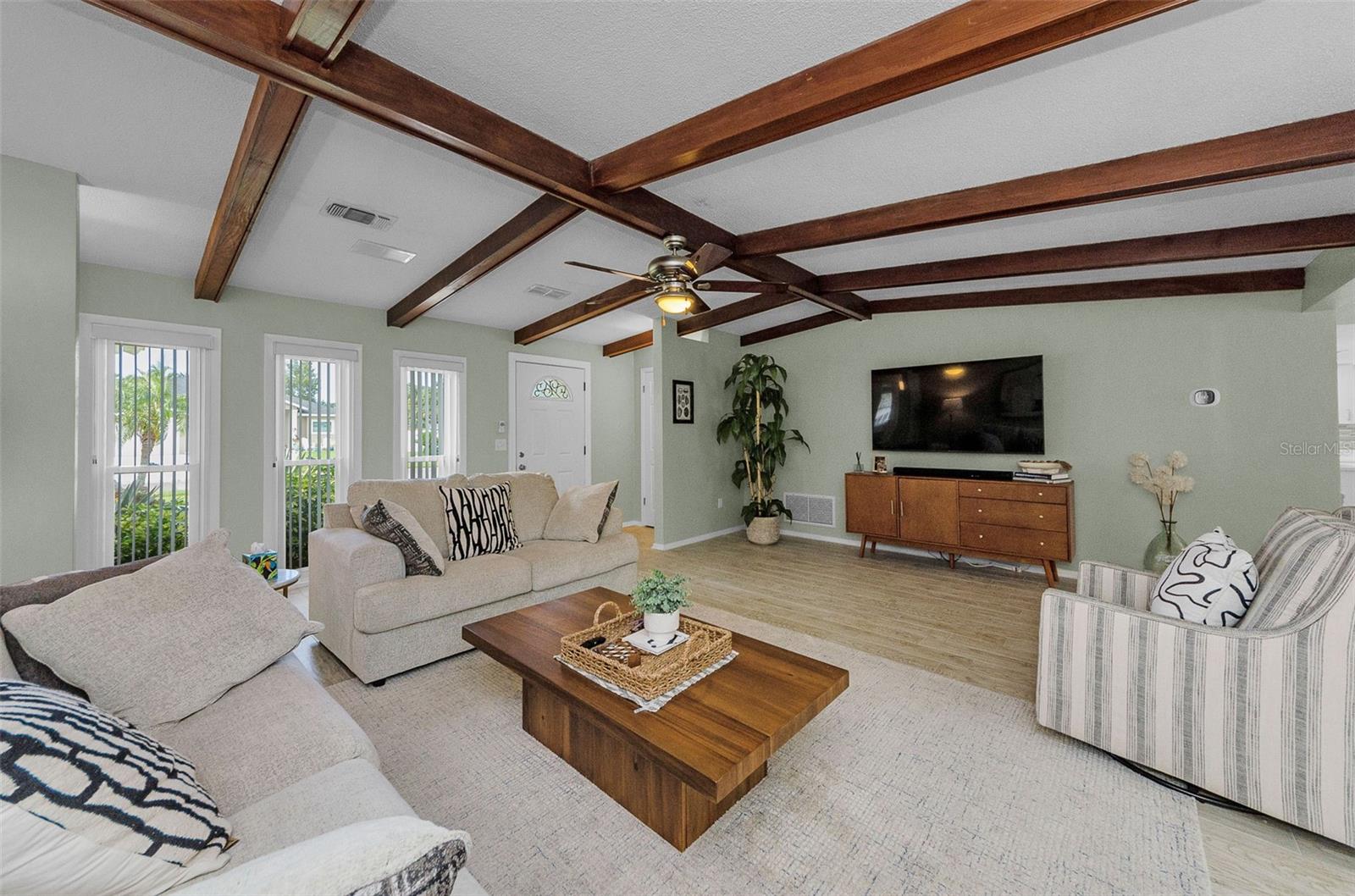 LAKESIDE TERRACE 1ST ADD - Residential Lease