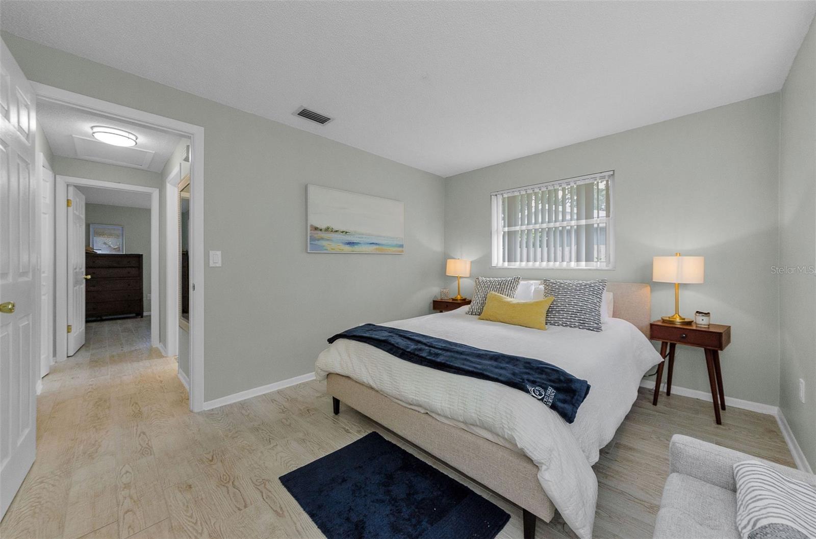 LAKESIDE TERRACE 1ST ADD - Residential Lease