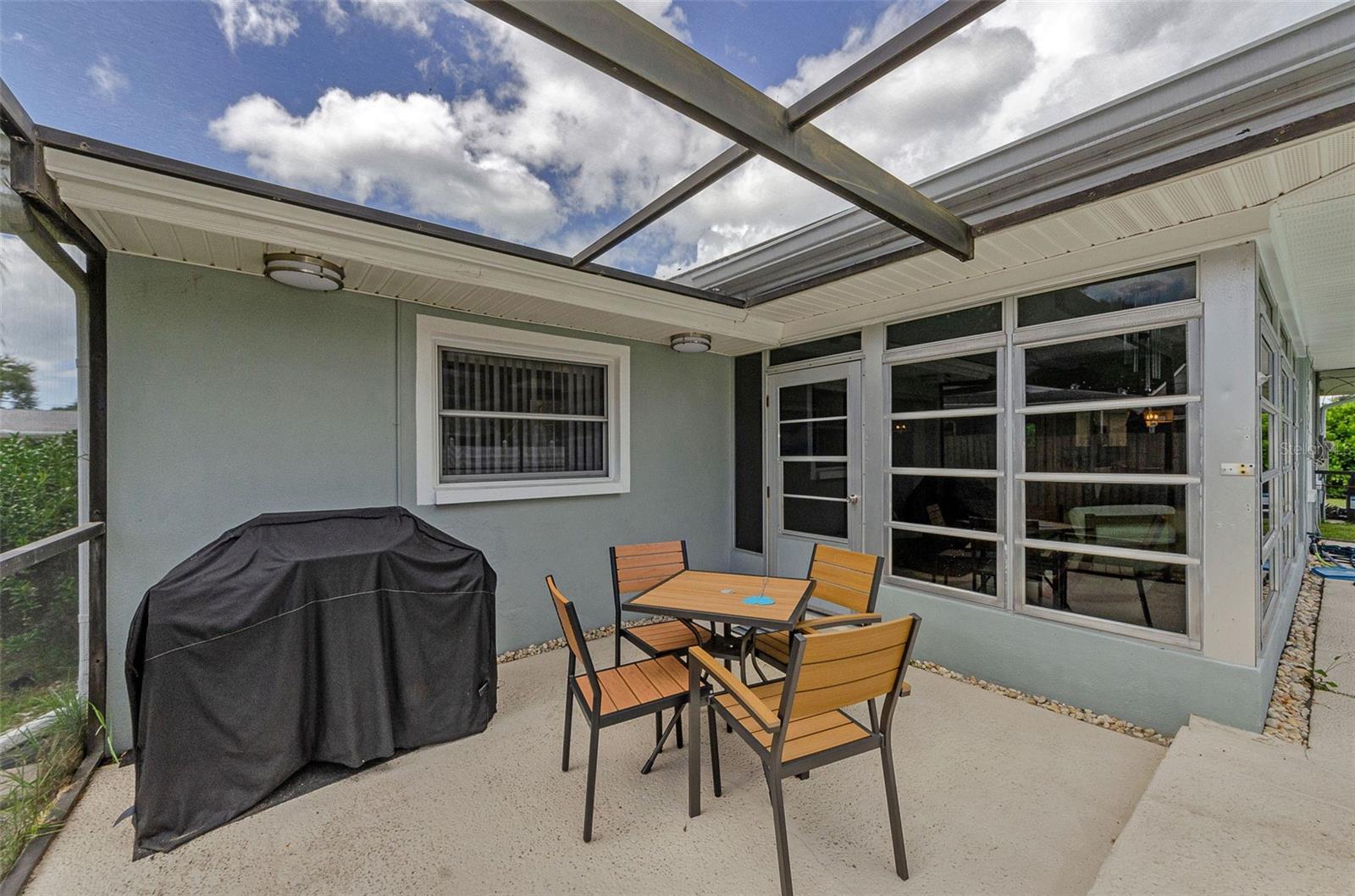 LAKESIDE TERRACE 1ST ADD - Residential Lease