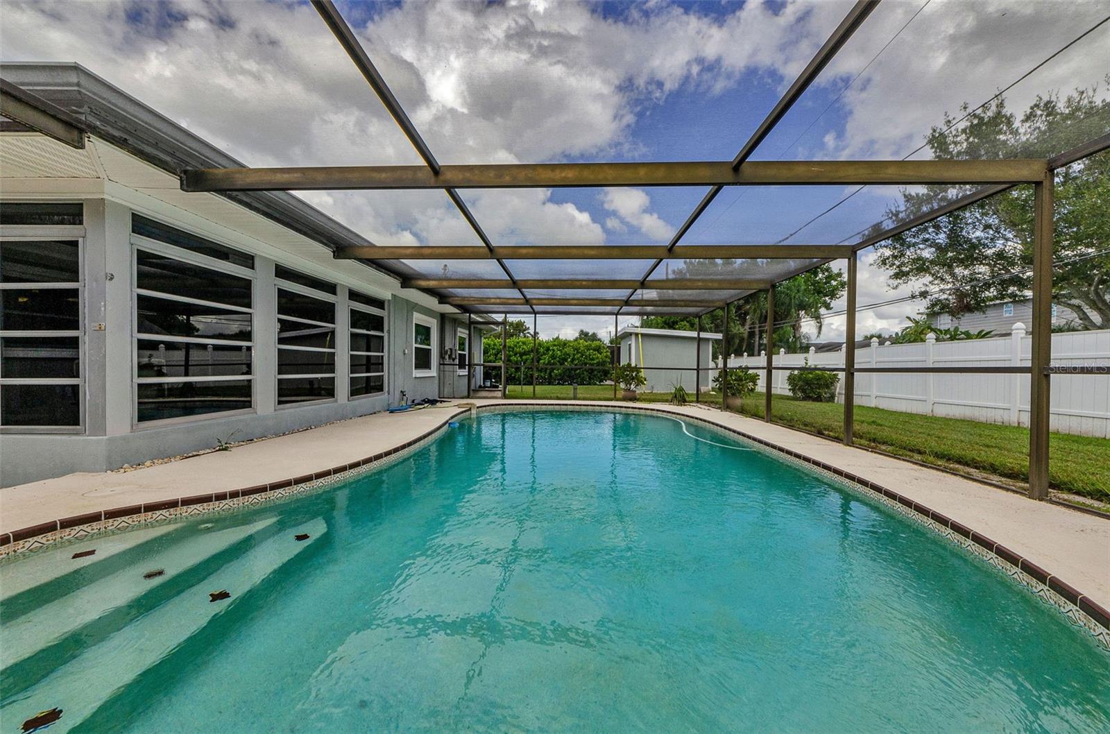 LAKESIDE TERRACE 1ST ADD - Residential Lease