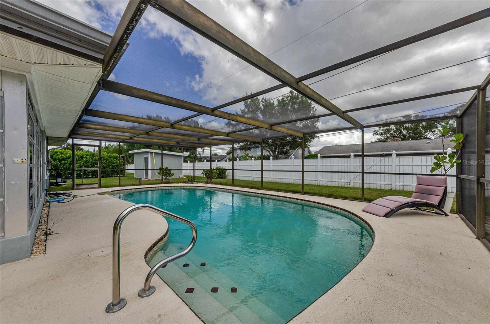 LAKESIDE TERRACE 1ST ADD - Residential Lease