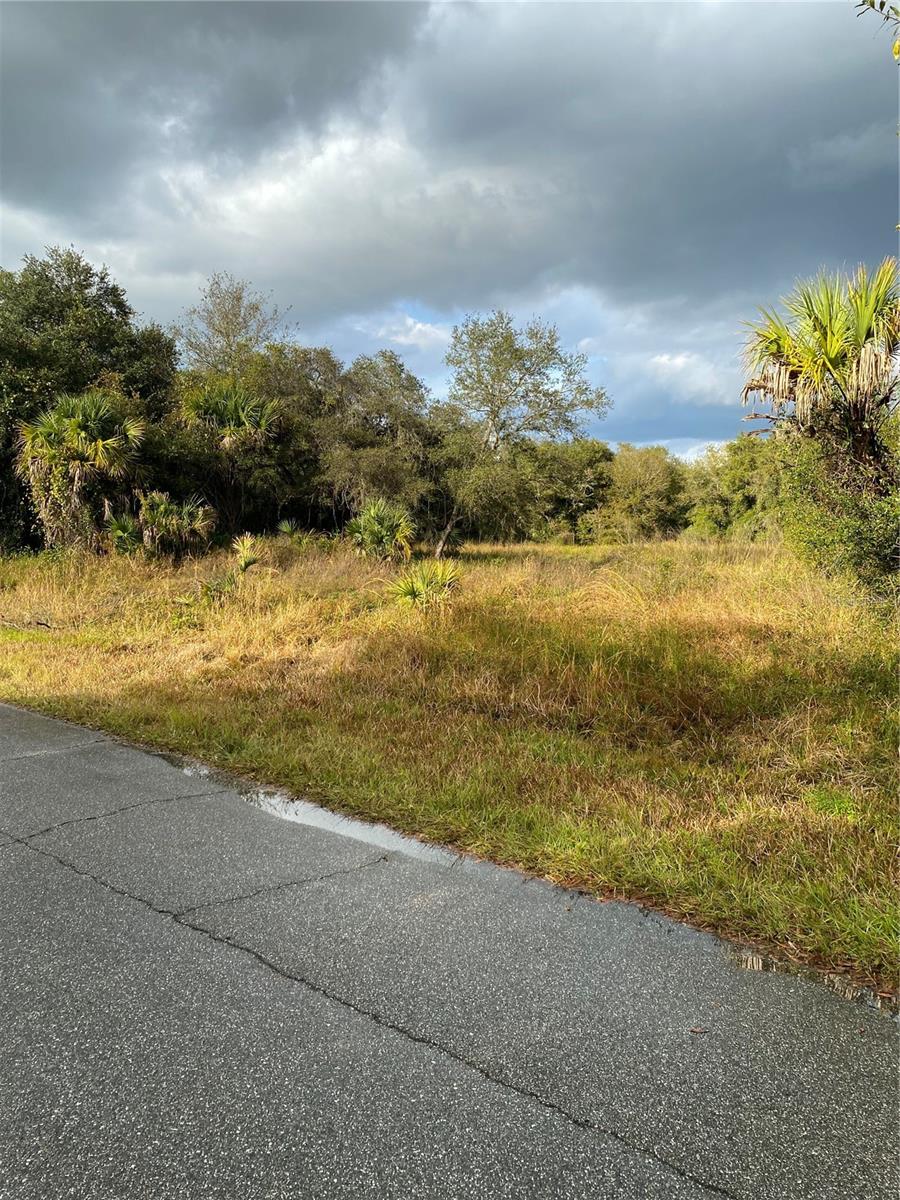 Residential lot on a quiet street in Nort Port FL, No HOA, NO CDD, close to I-75.