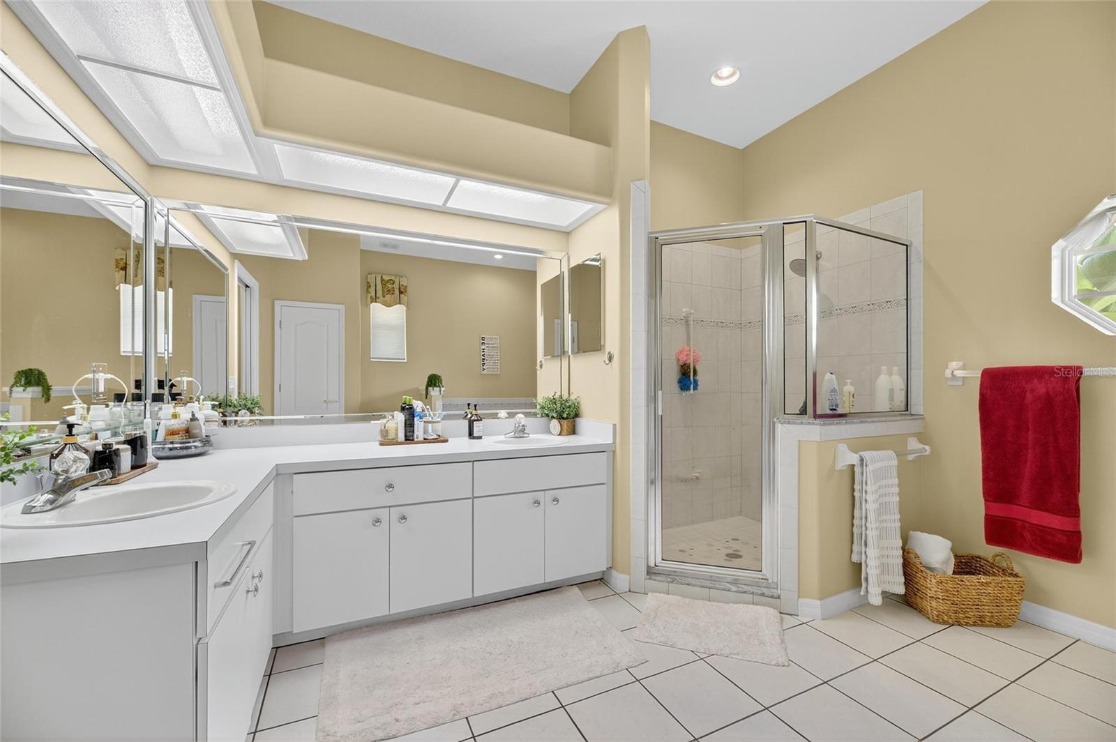 APOLLO BEACH UNIT SIX - Residential Lease