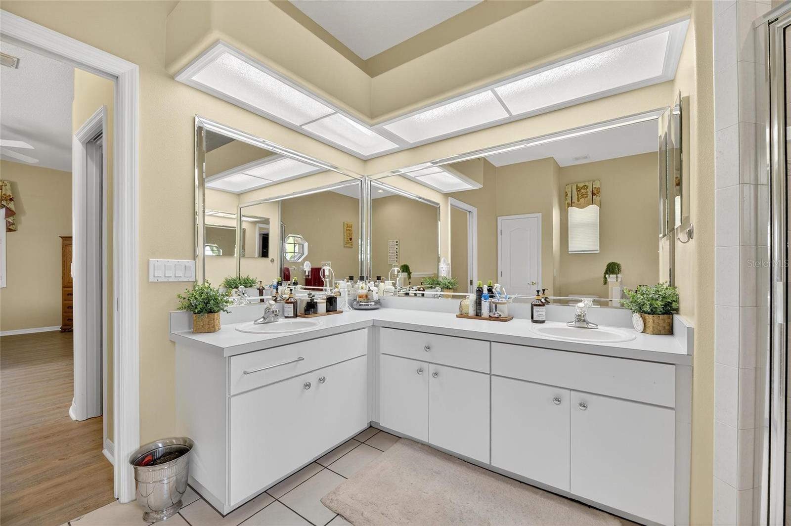 APOLLO BEACH UNIT SIX - Residential Lease