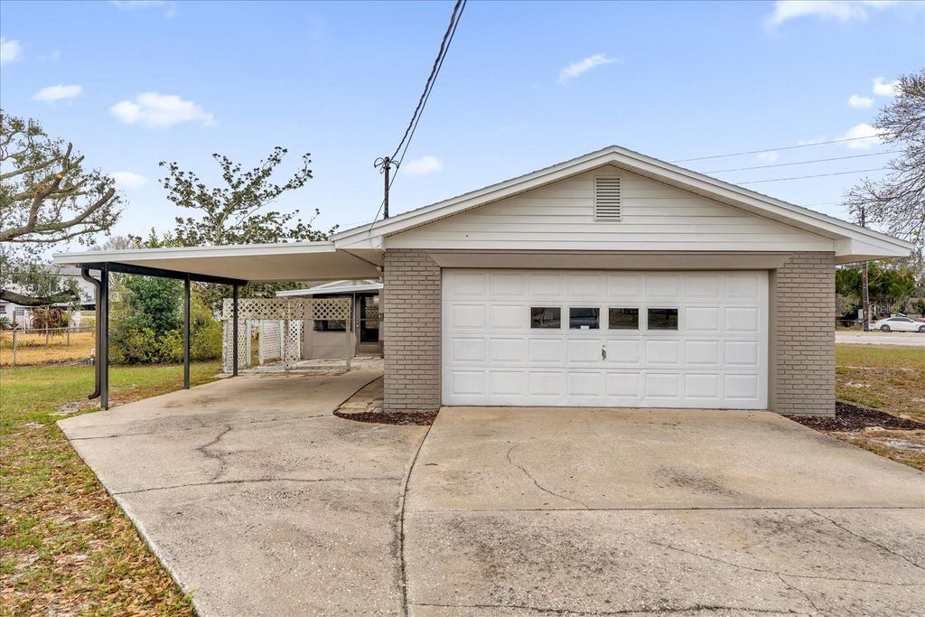 Photo of 1002 Spirit Lake Road, Winter Haven, FL 33880 (MLS # O6386616)