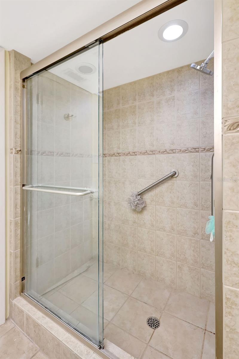 DIAMOND ISLE CONDO - Residential