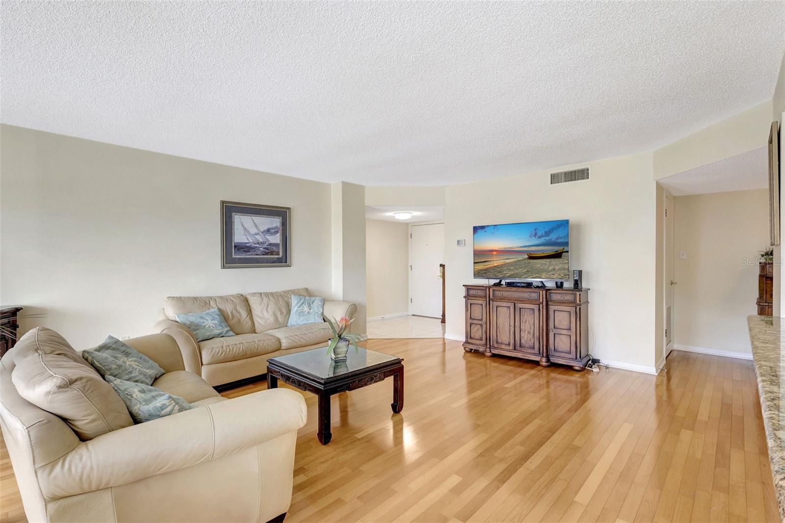 DIAMOND ISLE CONDO - Residential