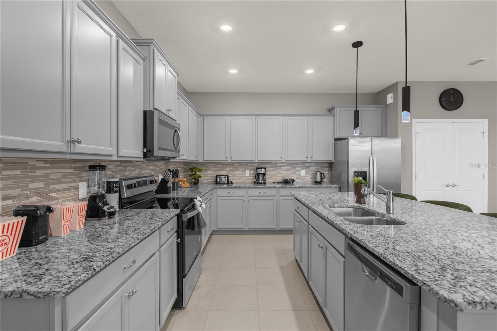 WINDSOR ISLAND RESIDENCE PH 2B - Residential