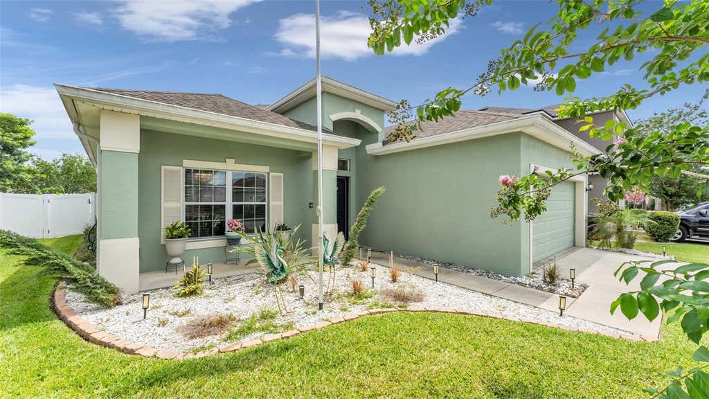 Photo of 1053 Krenson Woods Road, Lakeland, FL 33813 (MLS # L4963202)