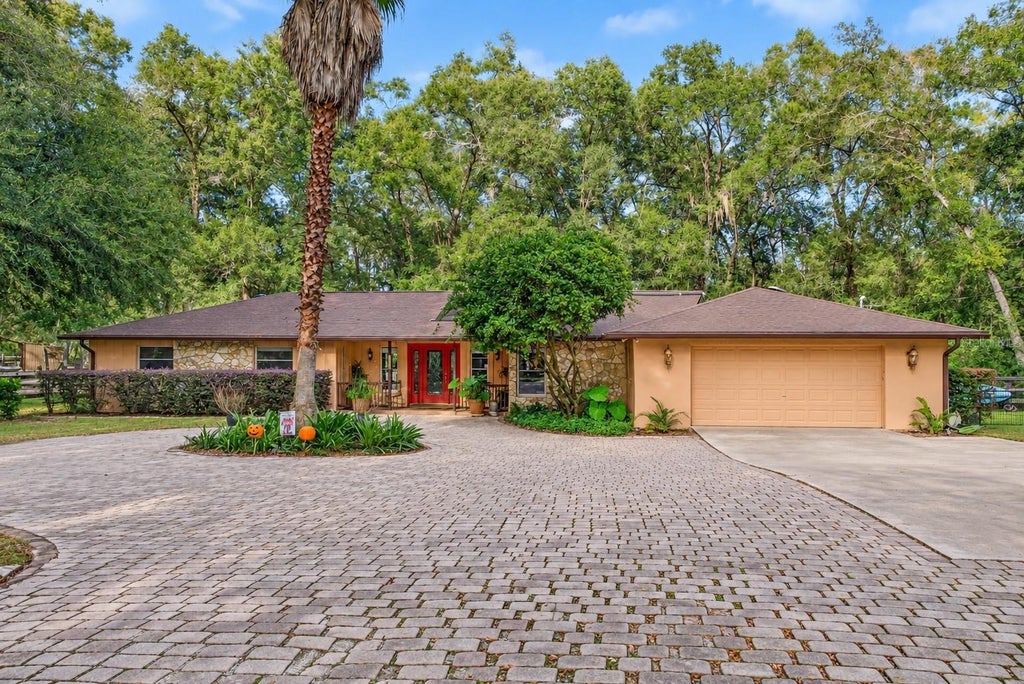 Photo of 19 Northern Dancer Drive, Ocala, FL 34482 (MLS # OM734835)