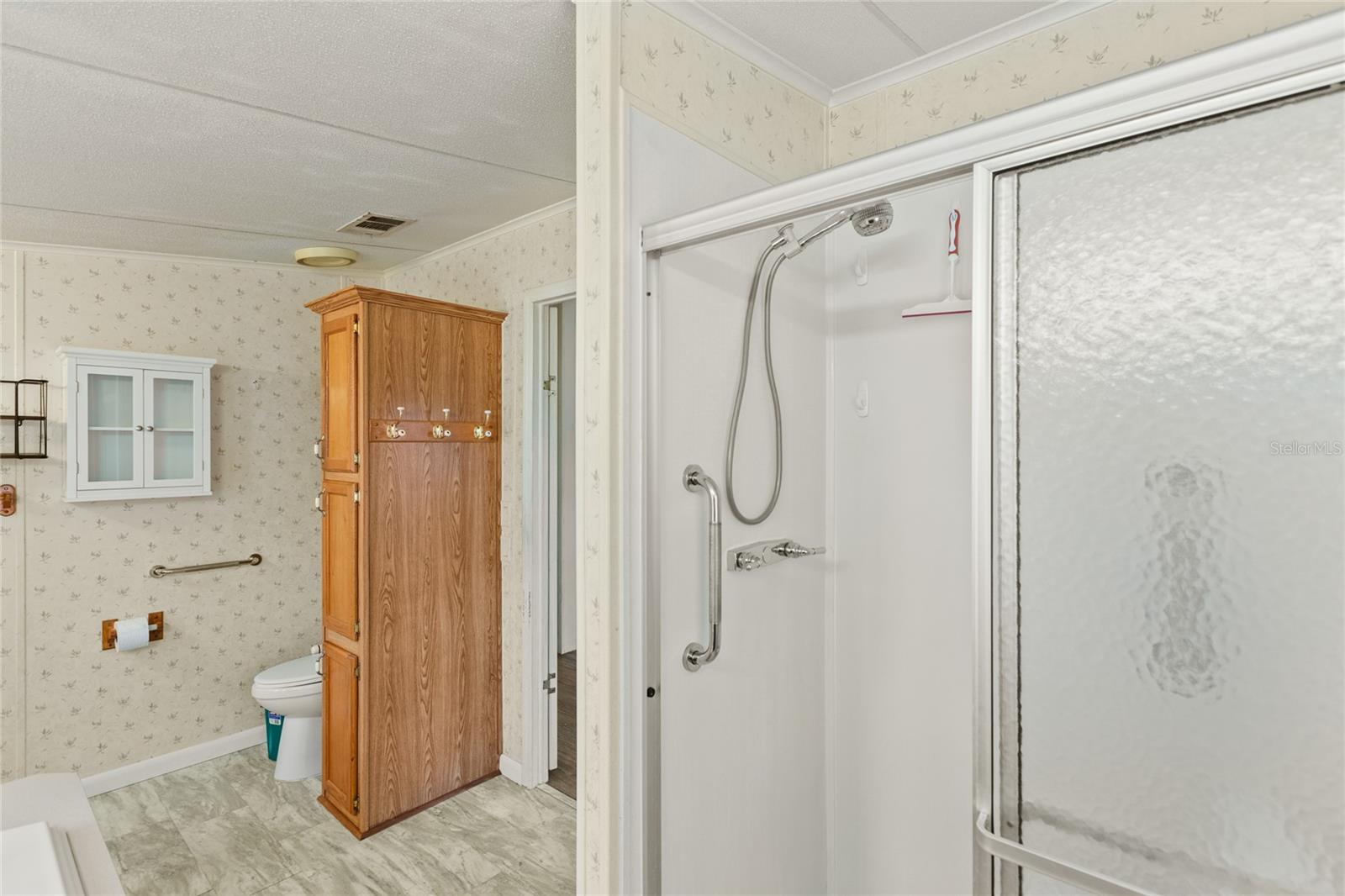 LONG LAKE ESTATES - Residential