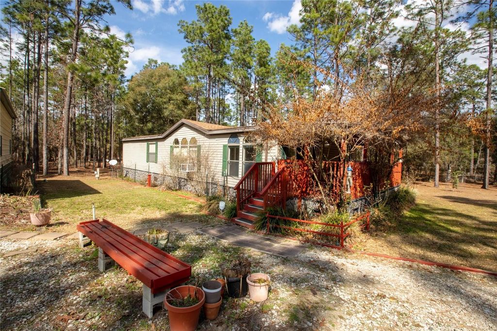 Photo of 110 Hill Top Loop, Hawthorne, FL 32640 (MLS # GC537832)
