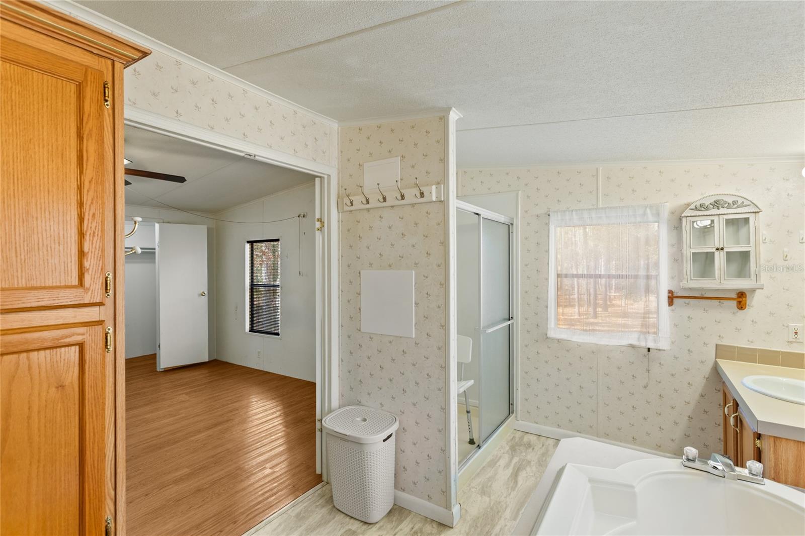 LONG LAKE ESTATES - Residential