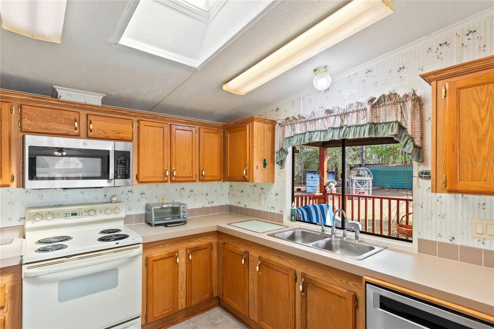 LONG LAKE ESTATES - Residential