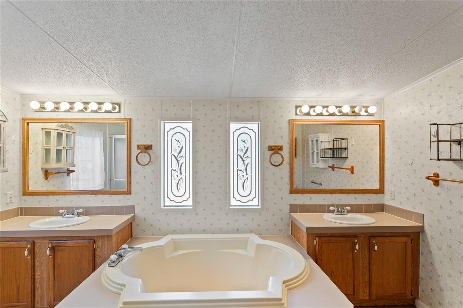 LONG LAKE ESTATES - Residential