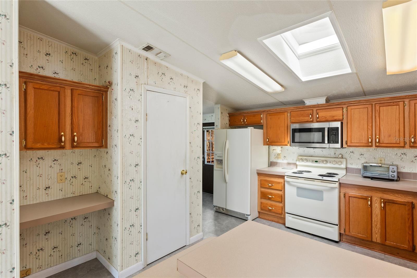 LONG LAKE ESTATES - Residential