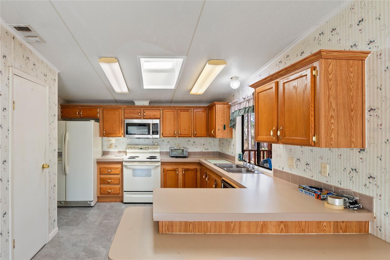 LONG LAKE ESTATES - Residential