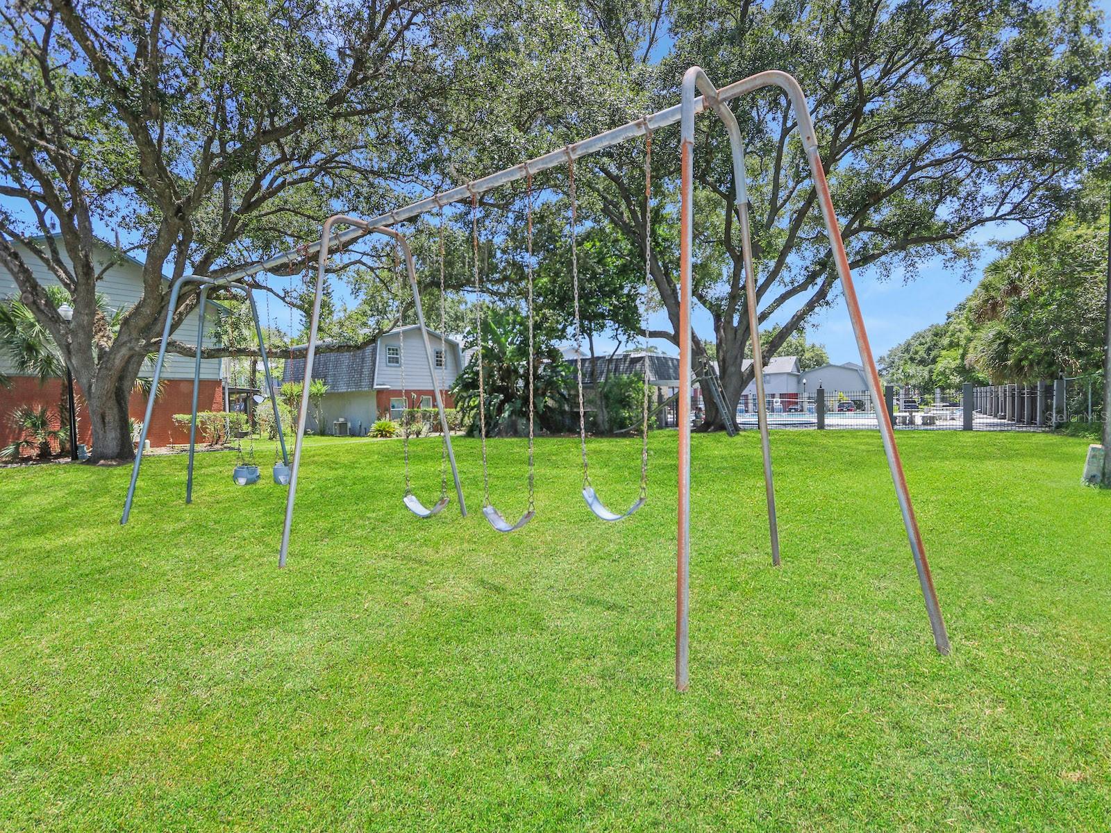 COLONIES - Residential