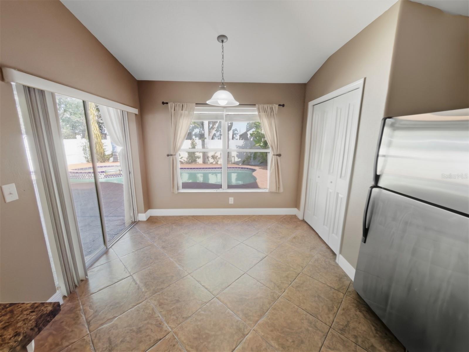 RIVERCHASE - Residential