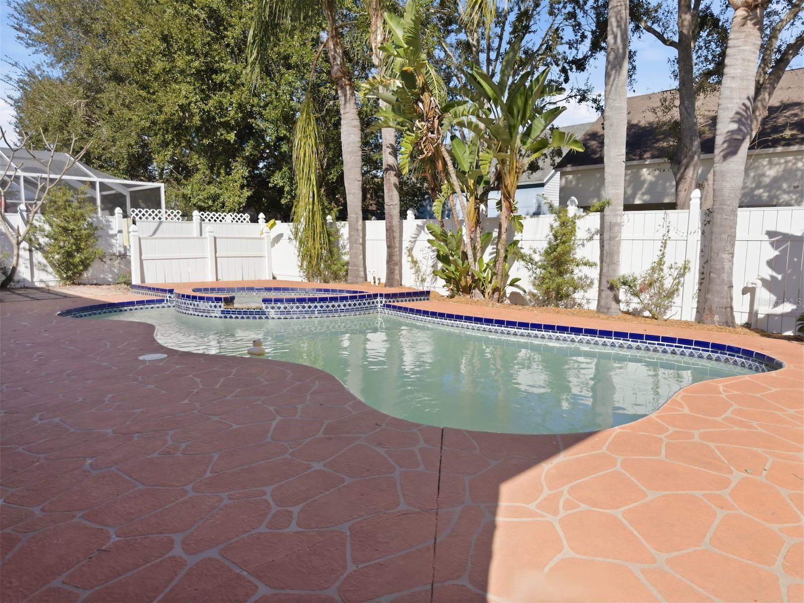 RIVERCHASE - Residential