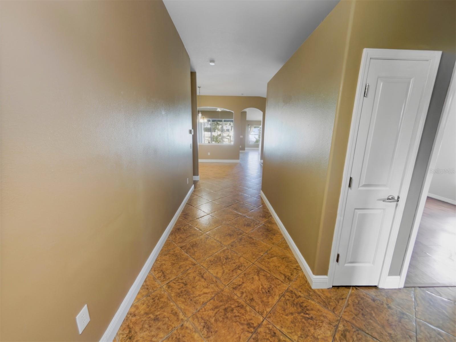 RIVERCHASE - Residential