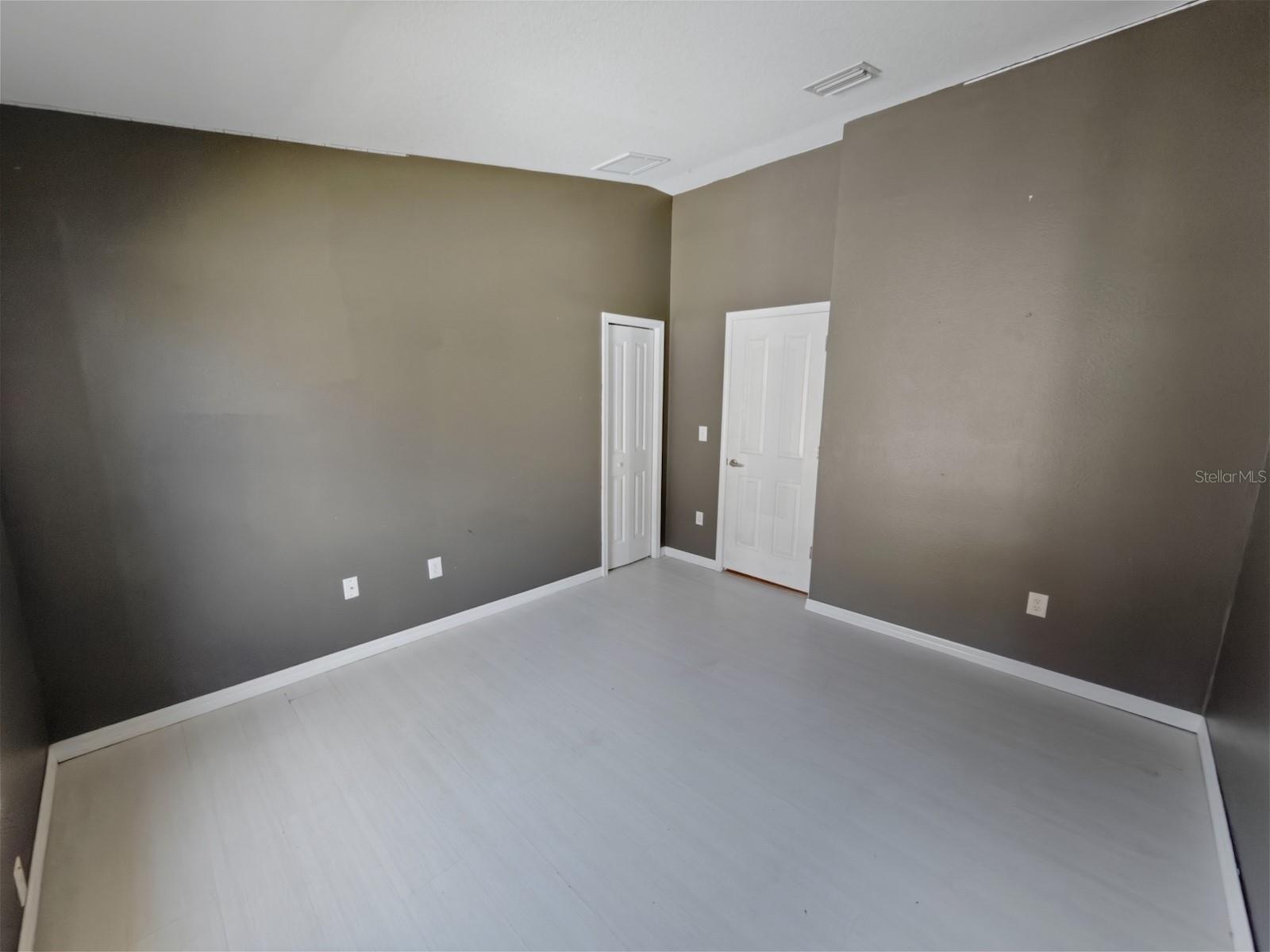 RIVERCHASE - Residential