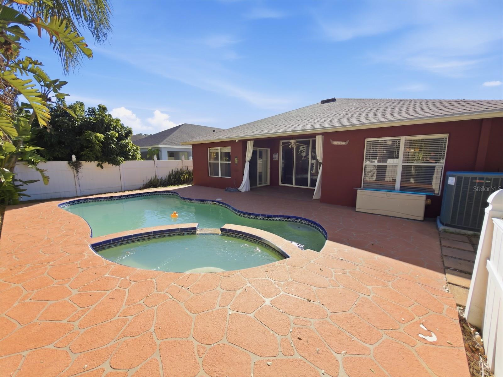 RIVERCHASE - Residential